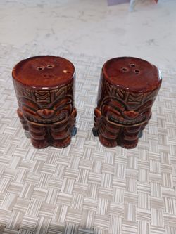 TIKI Salt & Pepper Shaker Set