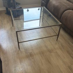Coffee table! Glass Top. Great Condition! Great Price!