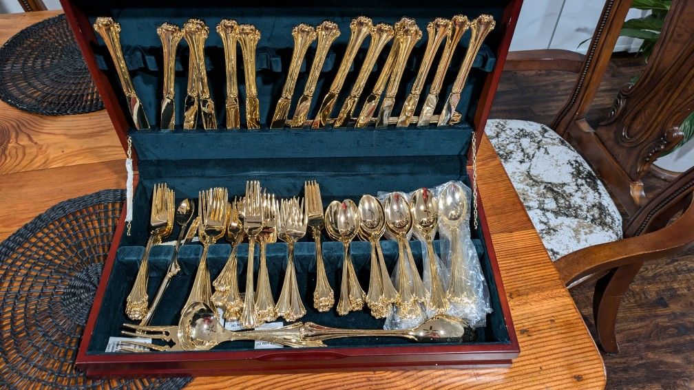 FB Rogers 85 Pc Gold Plated Flatware Service for 16 Floral design