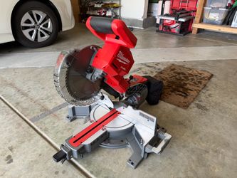 Milwaukee battery powered miter saw/ double bevel