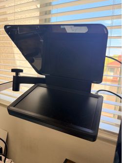 Elgato prompter + stand (optional camera!)
