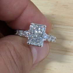 4.18ctw Radiant Cut Diamond Ring – IGI Certified – 14K White Gold