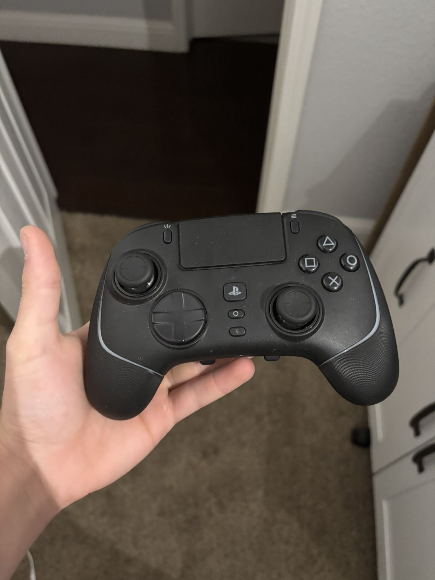 Razer Wolverine V2 Pro