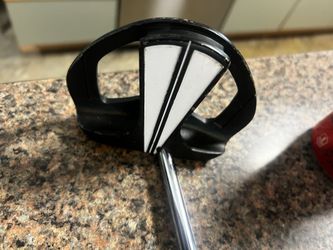 Center shaft Putter, right hand, GR888 condition, few photos closely, $149