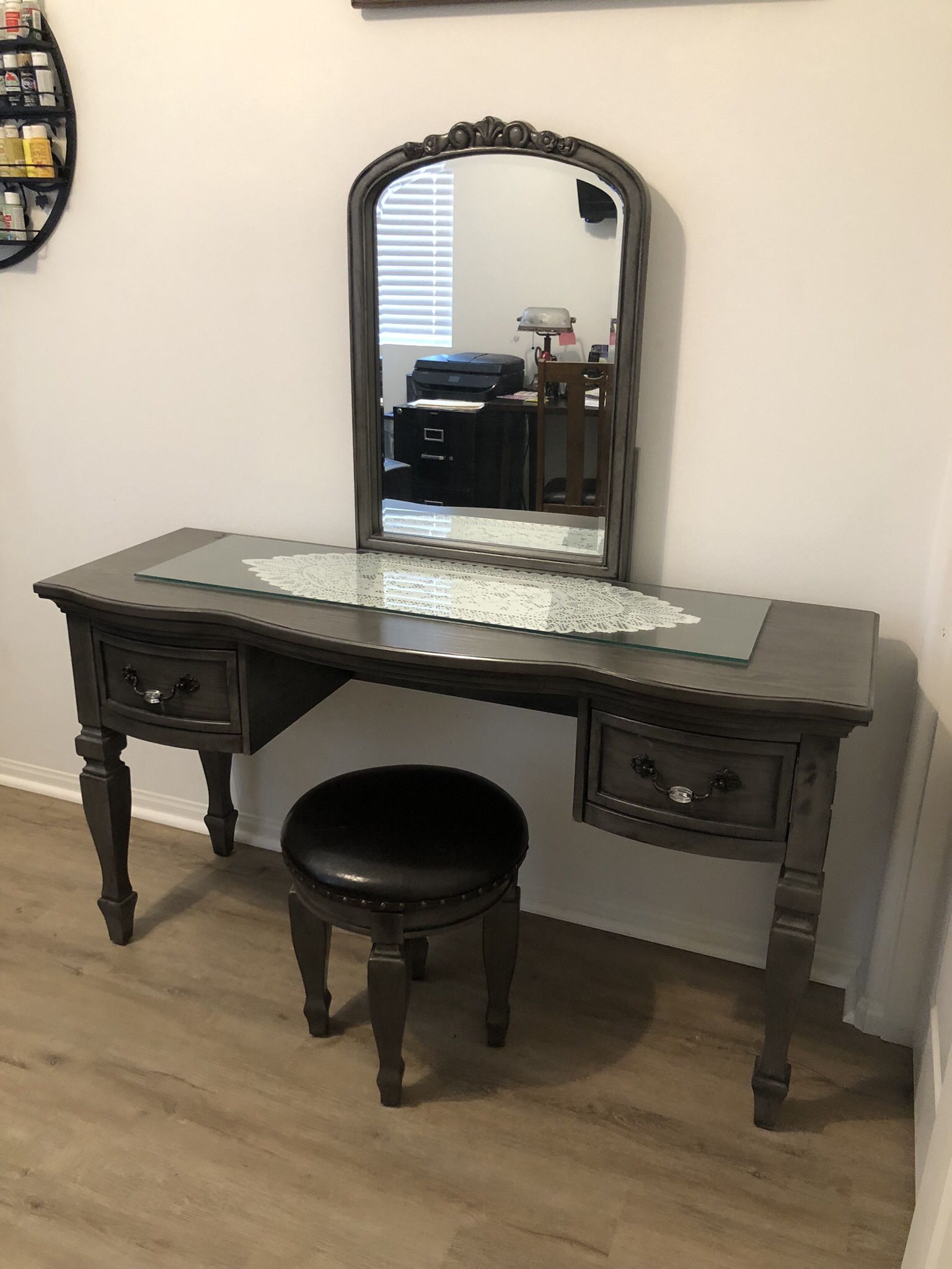 Beautiful Solid Wood Vanity With Mirror &Stool