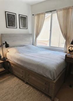 Queen size bed with 4 drawers