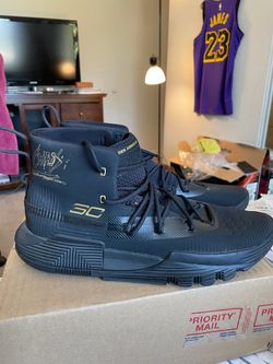 Under Armour Curry March Madness PE .  Rare SAMPLE- Were only given to March madness players .  Brand new NO BOX! Size 10 men.