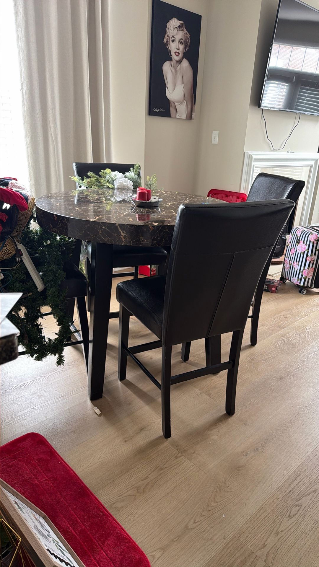 4 Piece Table Bar 4 Leather Chairs