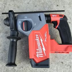Milwaukee
M18 FUEL 18V Lithium-Ion Brushless Cordless 1 in. SDS-Plus Rotary Hammer (Tool-Only)