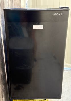 Insignia- 3.3 Cu. Ft. Mini Fridge - Black