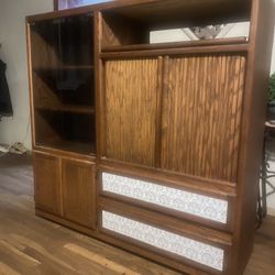TV Stand With Wheels And Drawers In Very Good Condición 