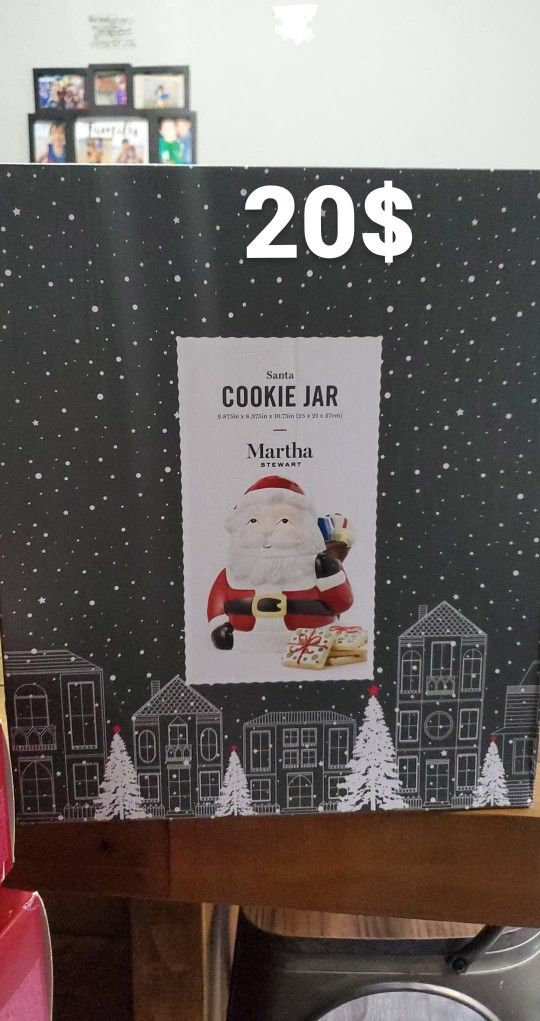 Macys Santa Cookie Jar New 20$