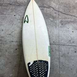 5 10”  Robert Surfboards, The Black Punt Whit Fins 