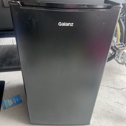 3.3 Cu. ft Mini Fridge - Galanz