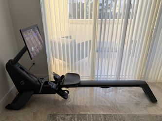 2023 Peloton Row Excellent Condition Low Usage 0-50 Uses - Sunny Isles Beach, FL