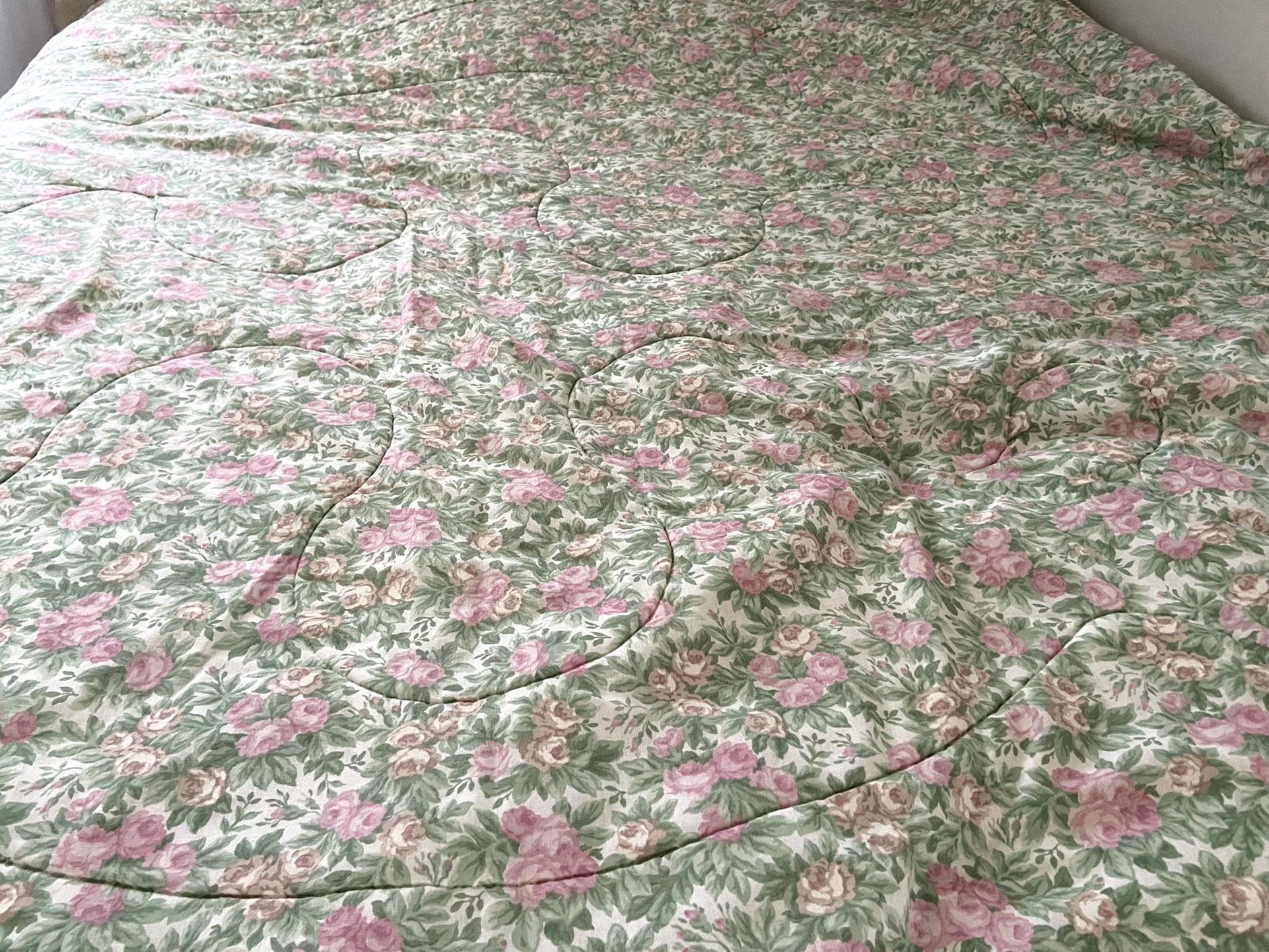 Cottage Core Farmhouse Comforter Bedspread Reversible Pink Green Roses 91”x95”
