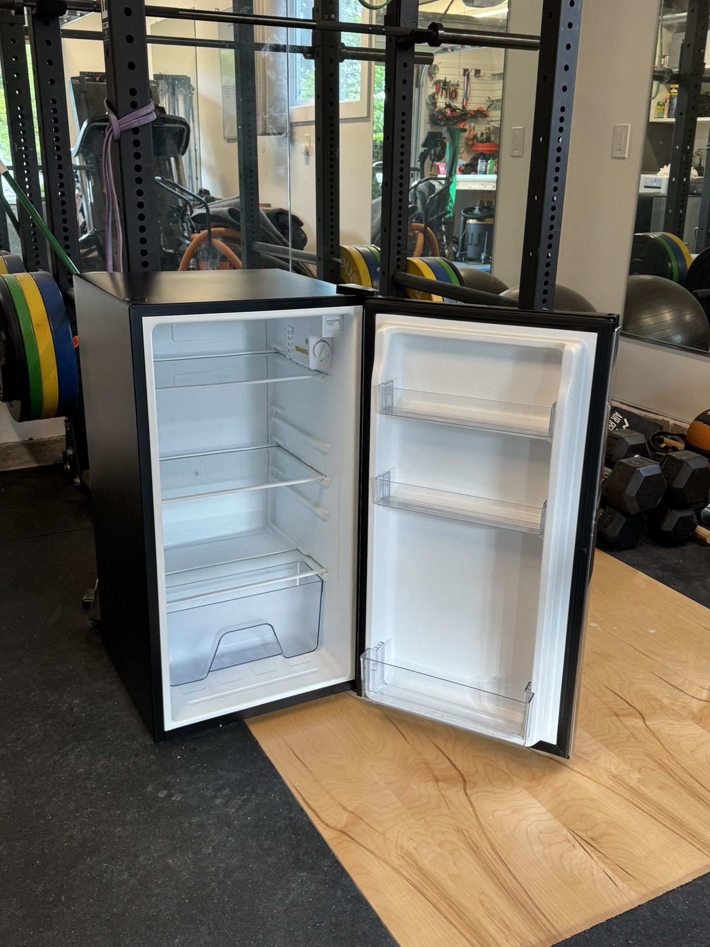 Free! Fully Functional Vissani Mini Fridge