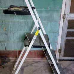 Commercial Painter's Step Ladder, - 5.5 ft