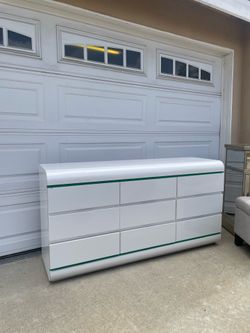 9 Drawer High Gloss Dresser