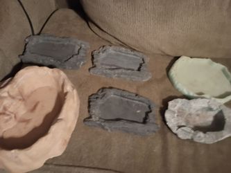 Small drinking bowls for small reptiles and stuff