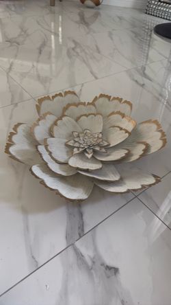 White and Gold flower home decoration