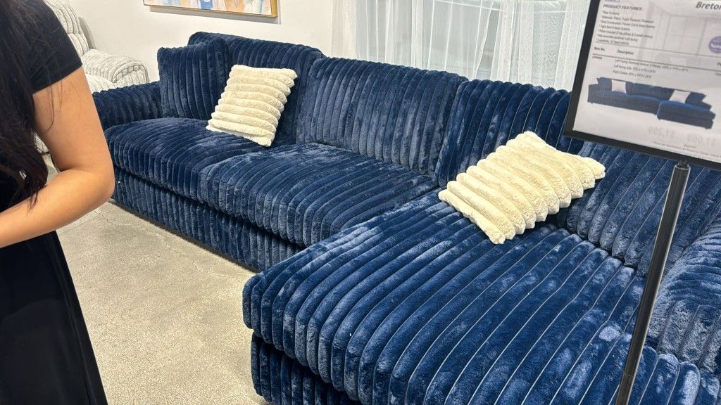 Zenit Sectional Sofa w/4 Pillows
ACME$10 Down Payment And Financing Available