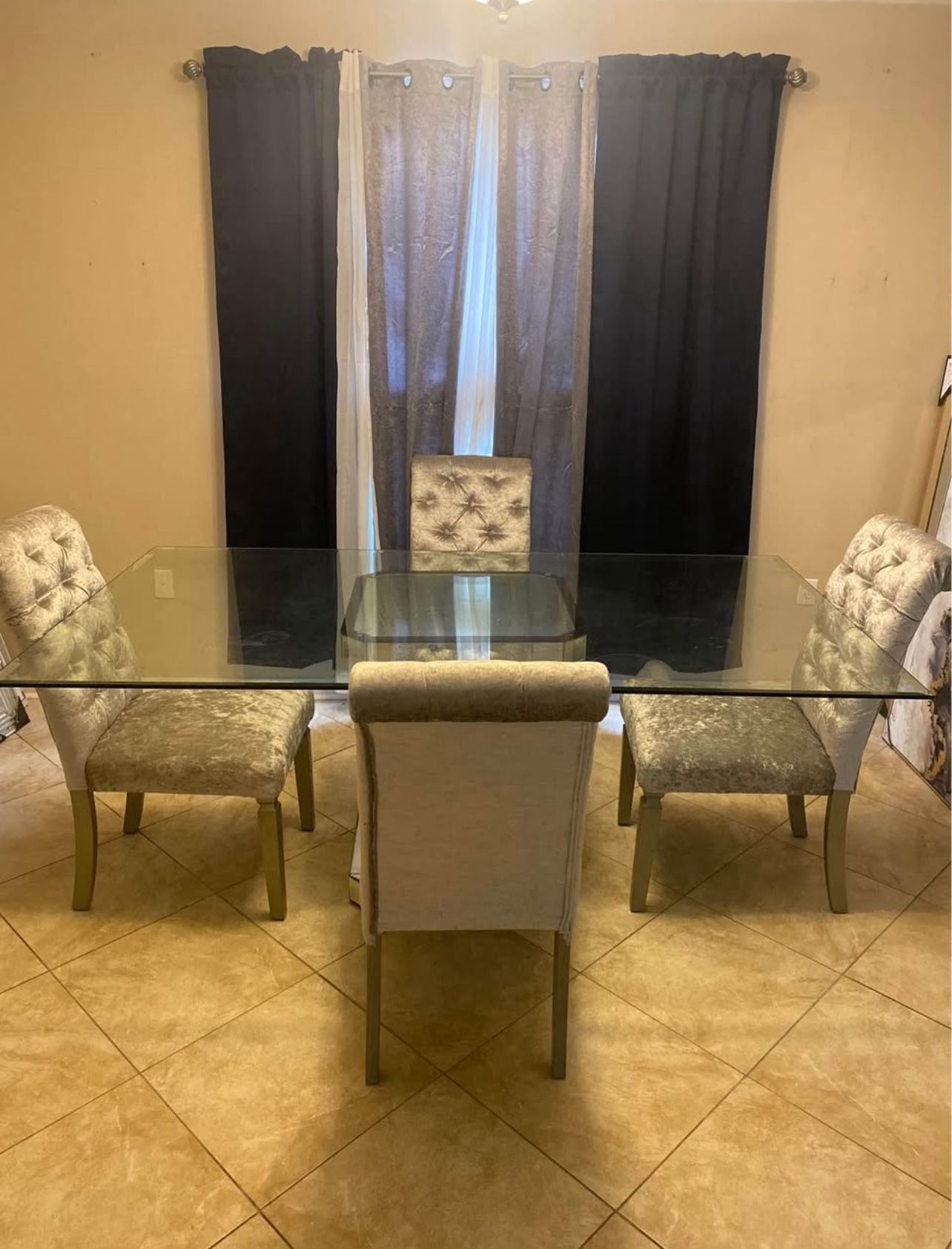 Dining Table & 4 Chairs