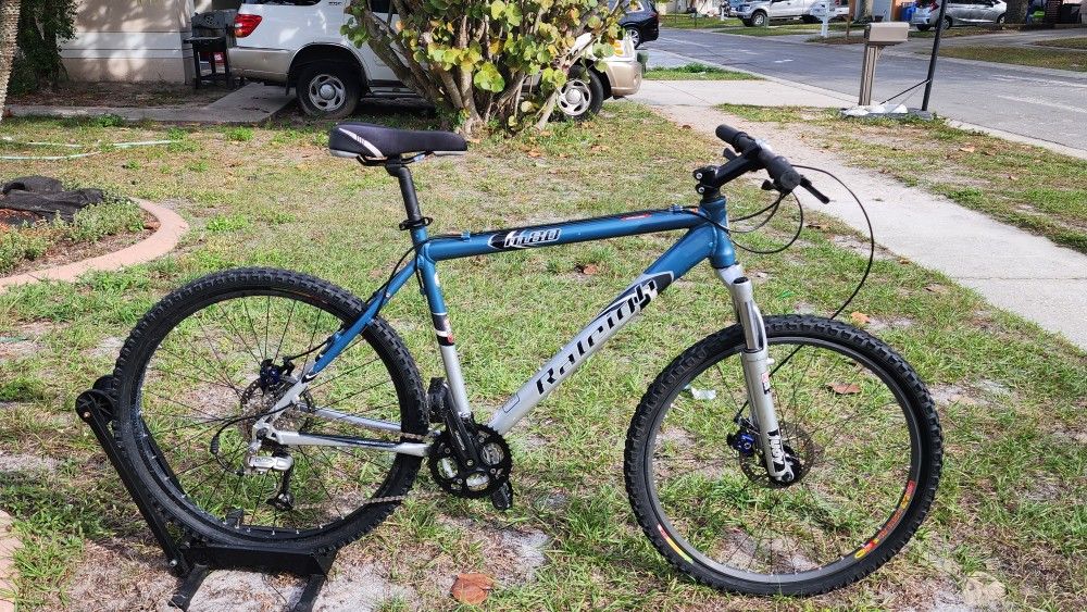 Raleigh M80 27-Speed Disc Brakes Mountain Bike for Sale in