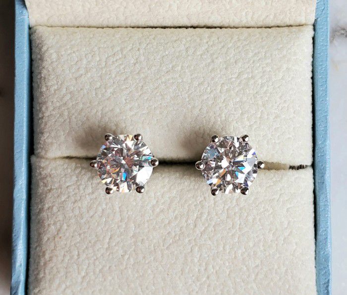 Brand New 4ct (2ct Each) Moissanite Stud Earrings 925 Sterling Silver 18K Gold Plated.