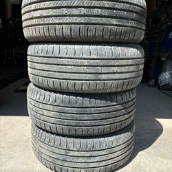 (4) - 215/55/17 Nokian One All Season Tires