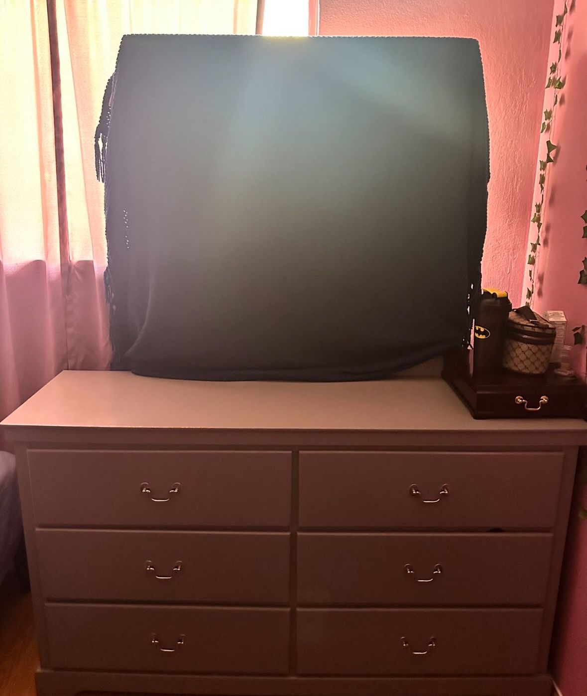Dresser With Mirror