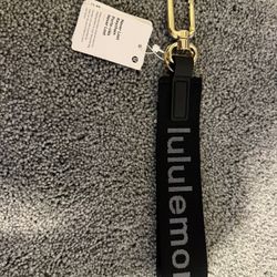 Lululemon Never Lost Keychain Color Black/White/Gold 