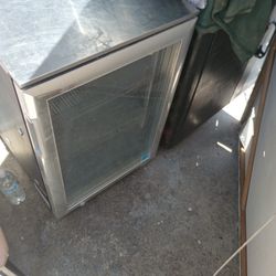 Wine Commercial Medium Refrigerator 