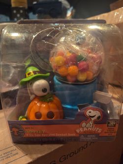 Halloween Snoopy gum ball machine