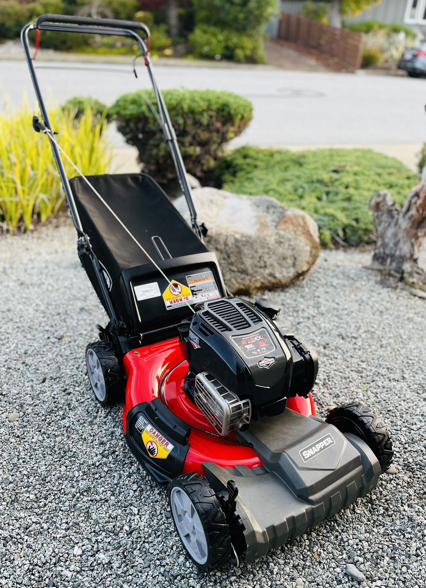 Snapper 21" Self-Propelled Lawn Mower - Like New 