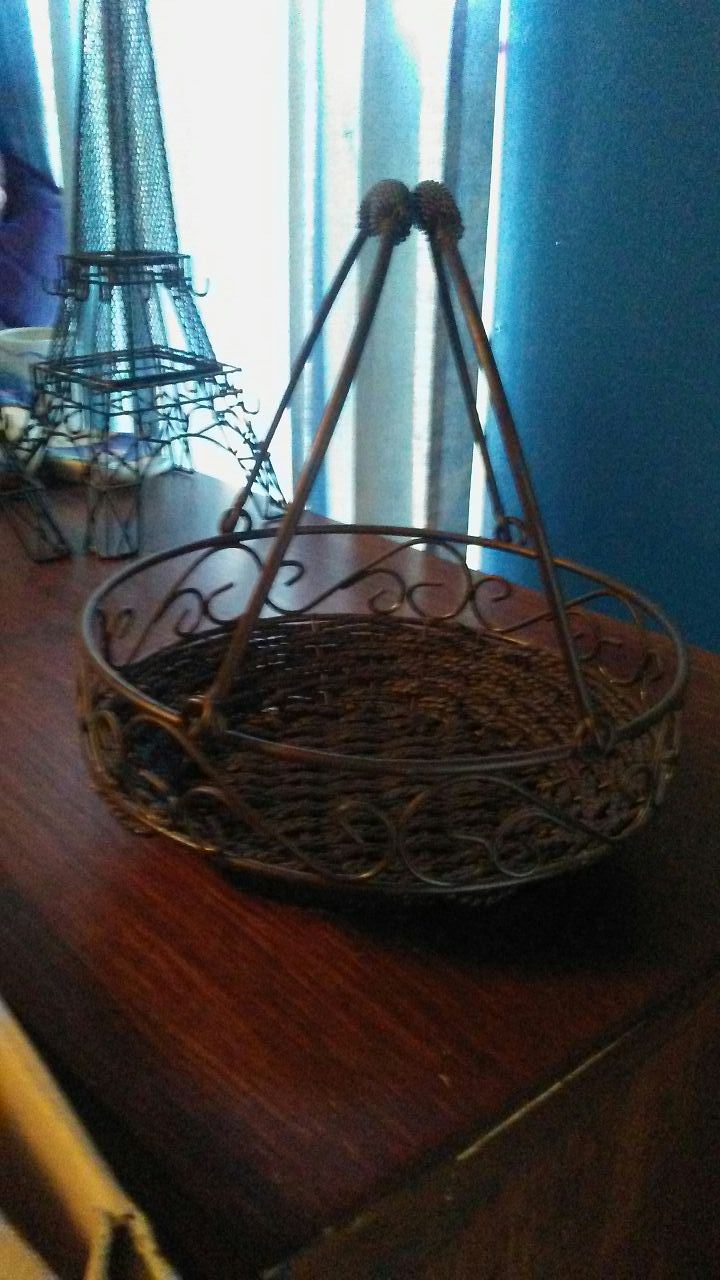 Nice wire basket expensive paid 25 dollars