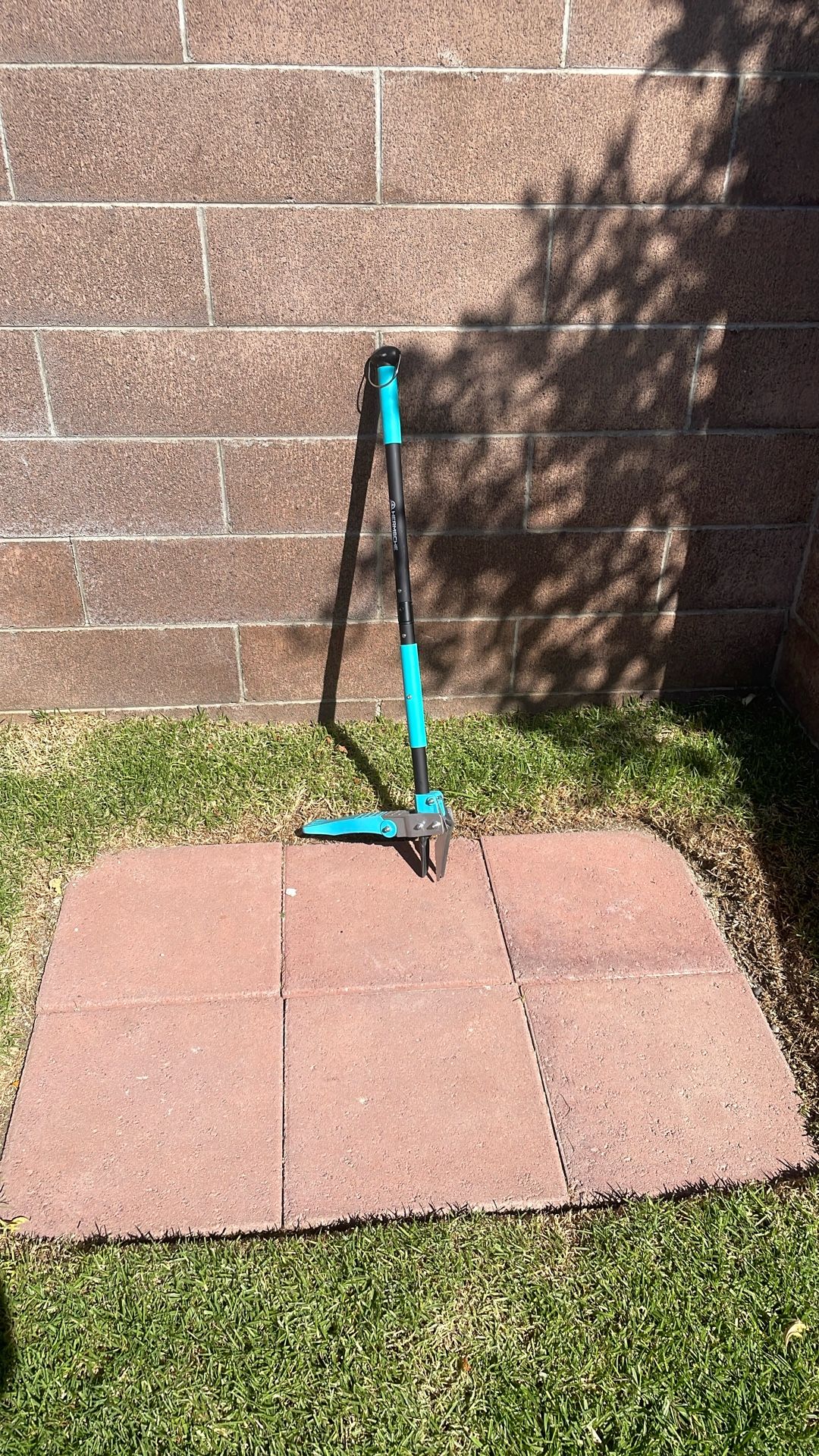 Stand Up Weed Puller Tool. like new I don't need it anymore. 