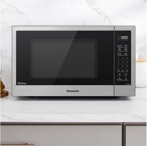Panasonic MICROWAVE FOR DORM OR KITCHEN LIKE NEW 75 