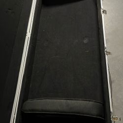 Black Heavy Duty Keyboard Case Has Two Straps That Has Velcro On It To Secure Your Keyboard