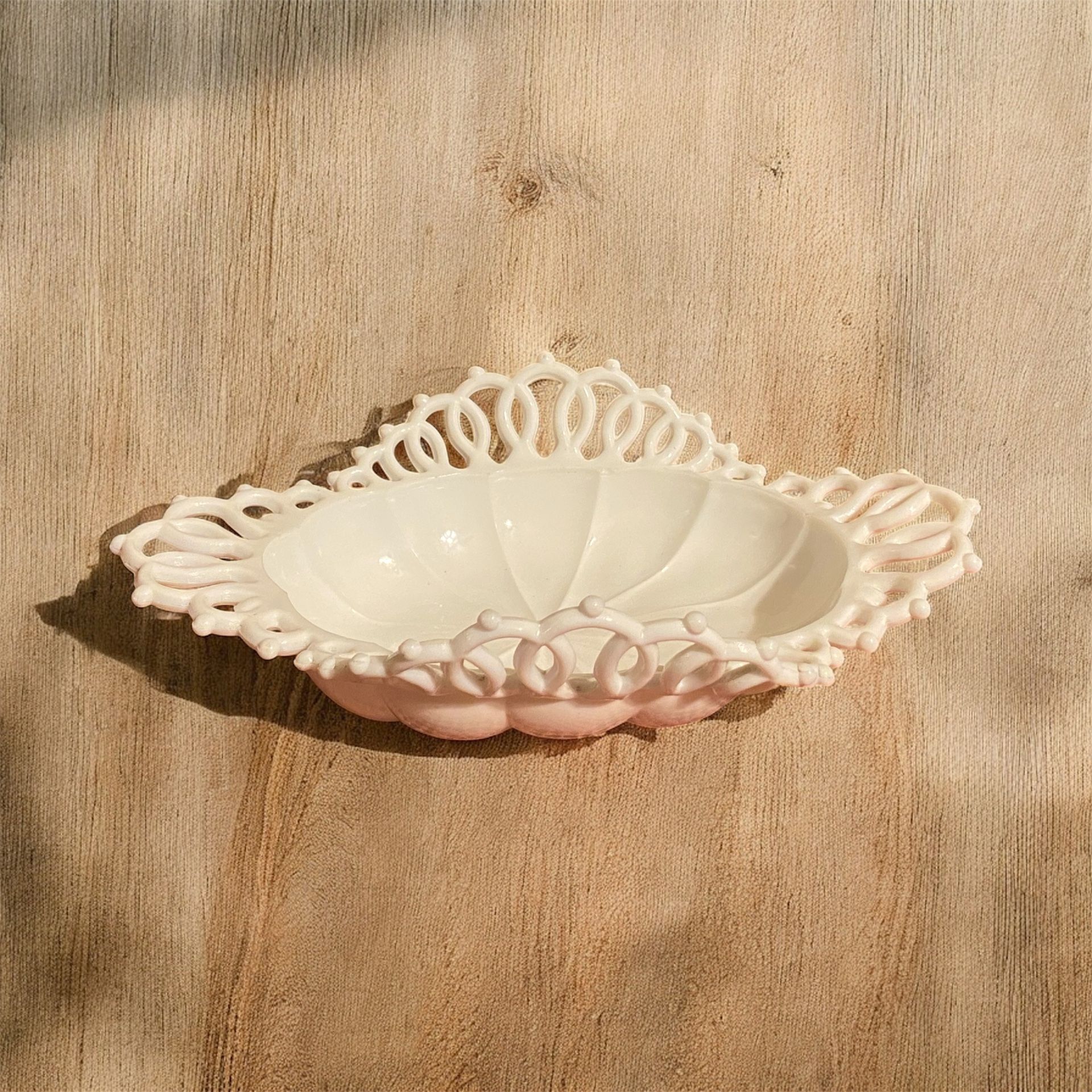 Vintage Westmoreland White Milk Glass Dish W/Lacy Crimped Edge 10”x6”