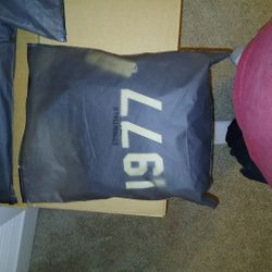 Vendo  Essentials Hoodie Es Size S Pero Es Grande