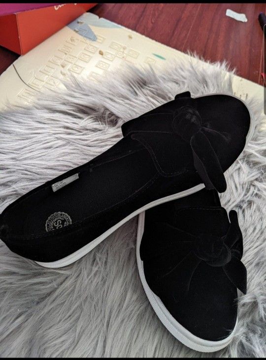 Girl's Velvet Flats