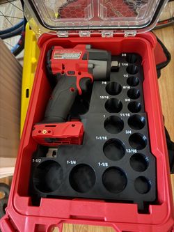 M18 mid torque 1/2in impact with insert