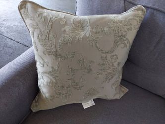 Jacquard 18×18 Filled Pillow