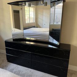 KING SIZED* Bedroom Set Oo.oO
