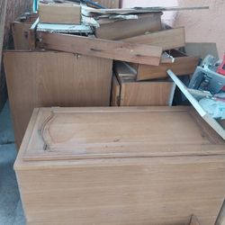Free Cabinets In Good Condition