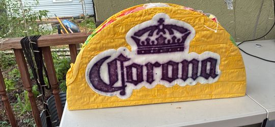 Piñata corona taco