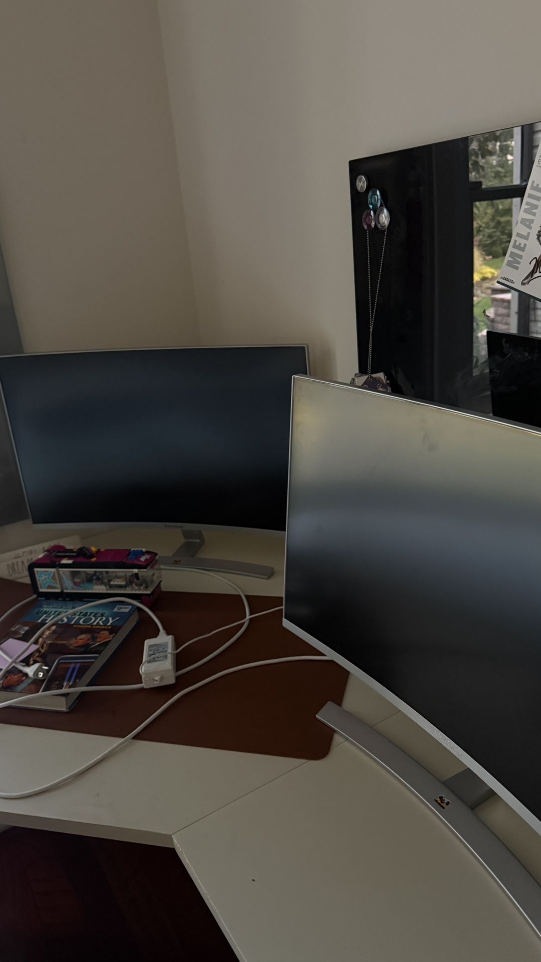 2 monitors 120hz  wide curved 
