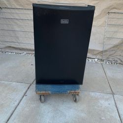 Small Mini Black Refrigerator In Good Condition For Sale 