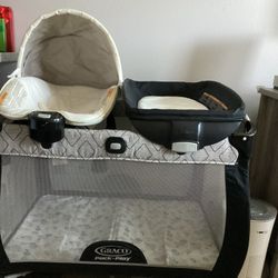 Graco Pack N Play With Bassinet And Changing Table 